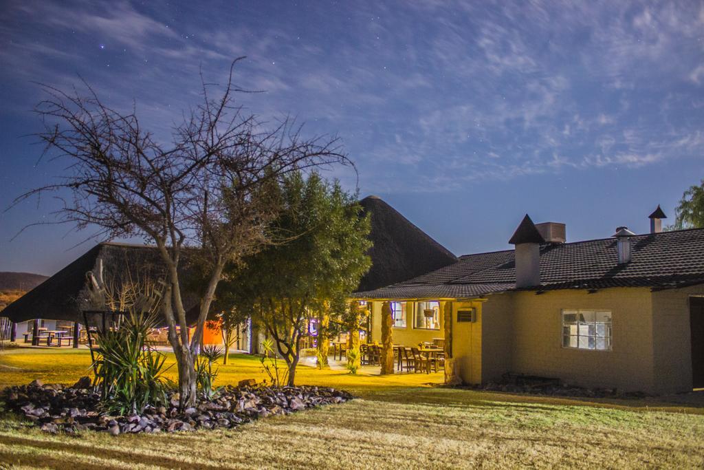 Etotongwe Lodge Outjo Bagian luar foto