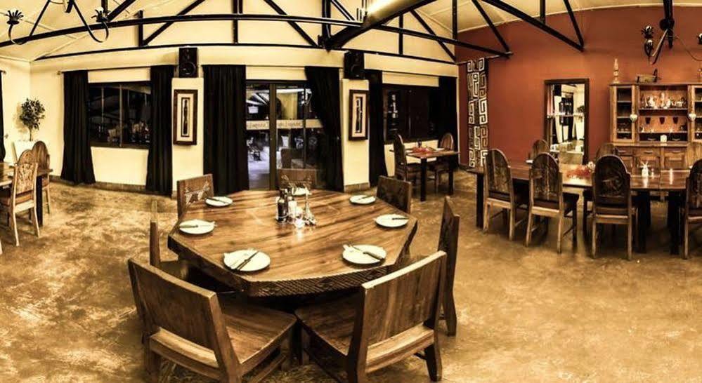 Etotongwe Lodge Outjo Bagian luar foto